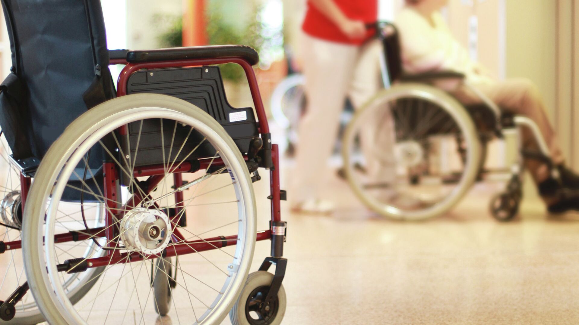 Люди в инвалидных креслах - РИА Новости, 1920, 07.11.2022