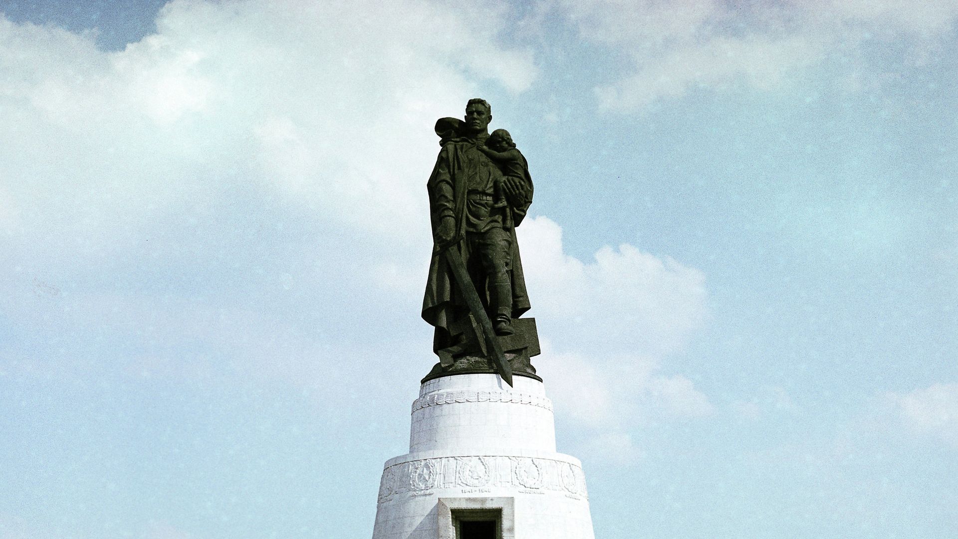 Памятник советскому воину-освободителю в Трептов-парке в Берлине - РИА Новости, 1920, 10.09.2026