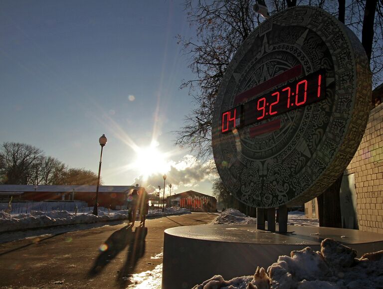Часы отсчета времени до конца света в парке Горького