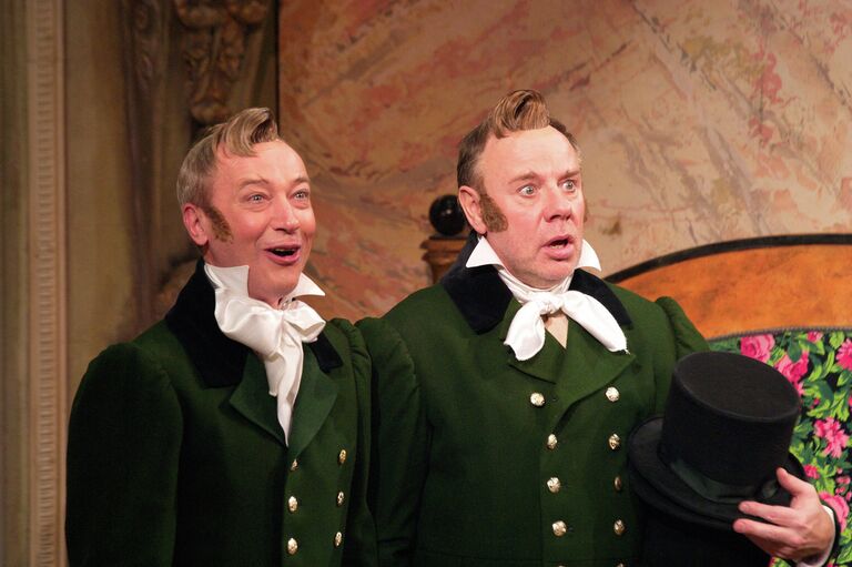 Сцена из спектакля Ревизор в Малом театре Сцена из спектакля Ревизор в Малом театре