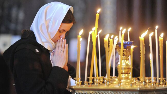 Православные верующие на утренней службе в Храме. Архивное фото