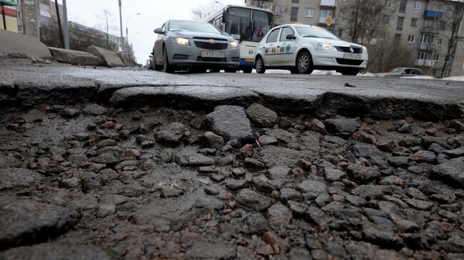 Разбитые дороги в Великом Новгороде