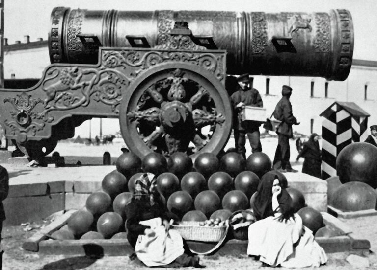 Царь-пушка в Московском Кремле