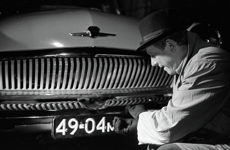 Кадр из художественного фильма Берегись автомобиля