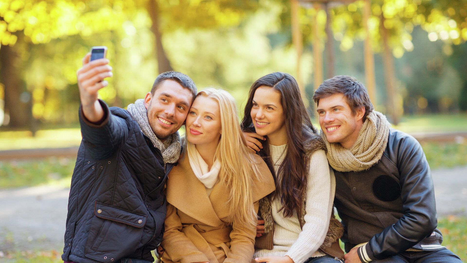 Компания друзей - РИА Новости, 1920, 01.11.2025