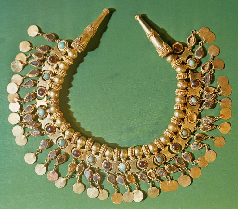 Золото Бактрии - украшения, найденные в захоронениях Тилля-Тепе