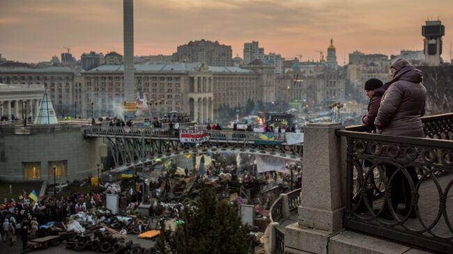 Киевляне на площади Независимости в Киеве. Архивное фото