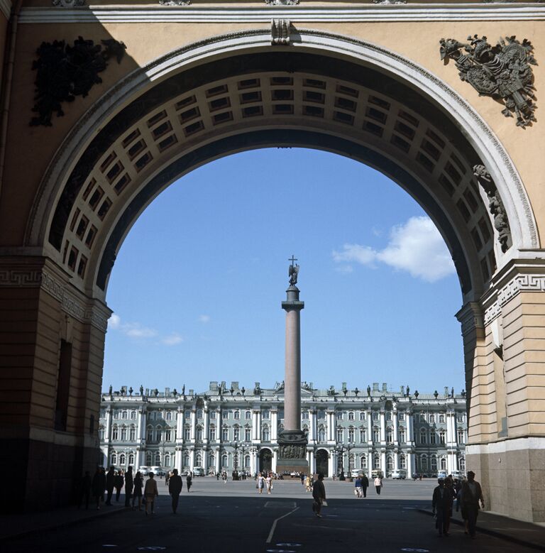 Вид на Дворцовую площадь