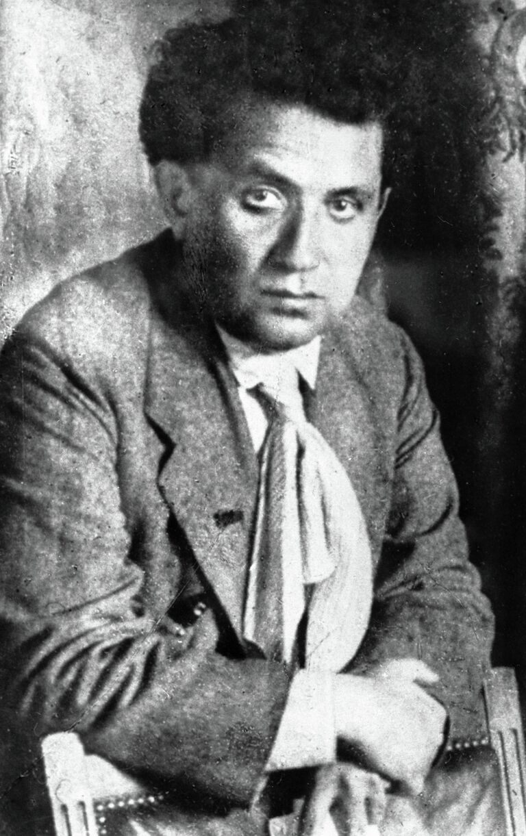 Советский партийный и государственный деятель Григорий Зиновьев Советский партийный и государственный деятель Григорий Зиновьев