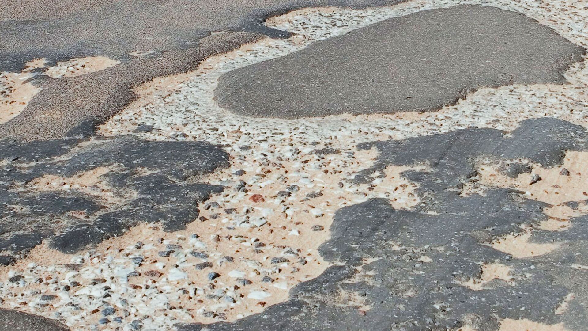 Выбоины на дорогах - РИА Новости, 1920, 27.10.2021