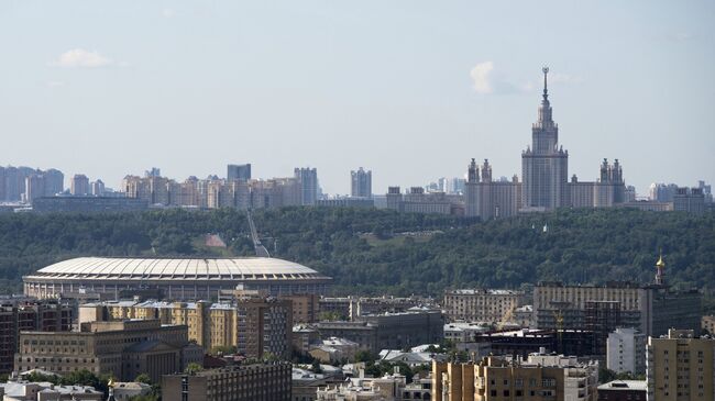 Москва. Воробьевы горы. Стадион Лужники. Архивное фото