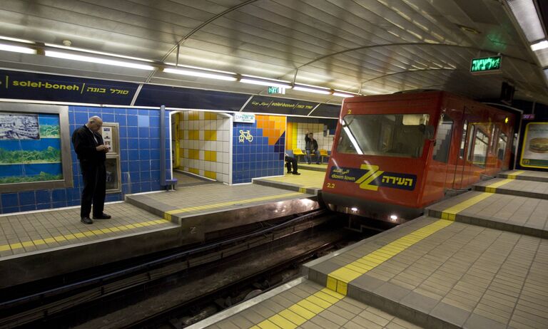 Одна из станций линии Кармелит в Хайфе (Израиль)