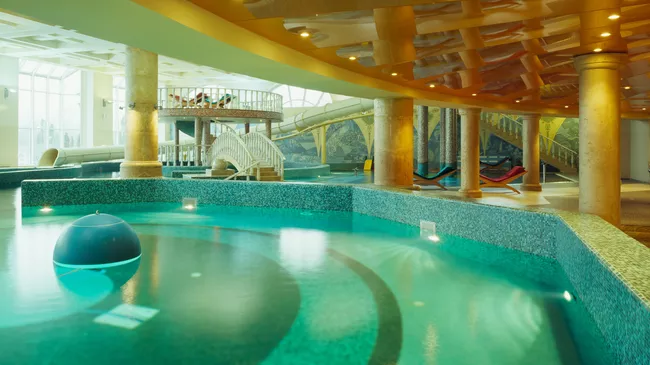 Фитнес-клуб с бассейном, аквапарком и зоной SPA в ЖК Алые Паруса 