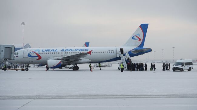 Самолет авиакомпании Уральские авиалинии