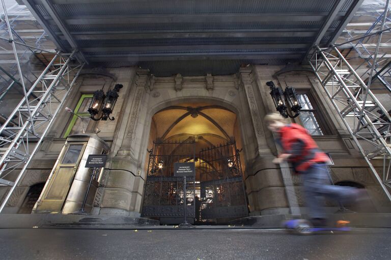 Место убийства Джона Леннона (Нью-Йорк, США)