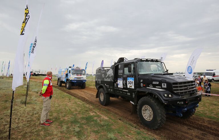 Участники ралли-рейда Шелковый путь