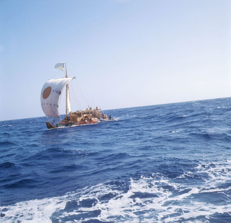 Папирусная лодка Ра-2 с экспедицией Тура Хейердала